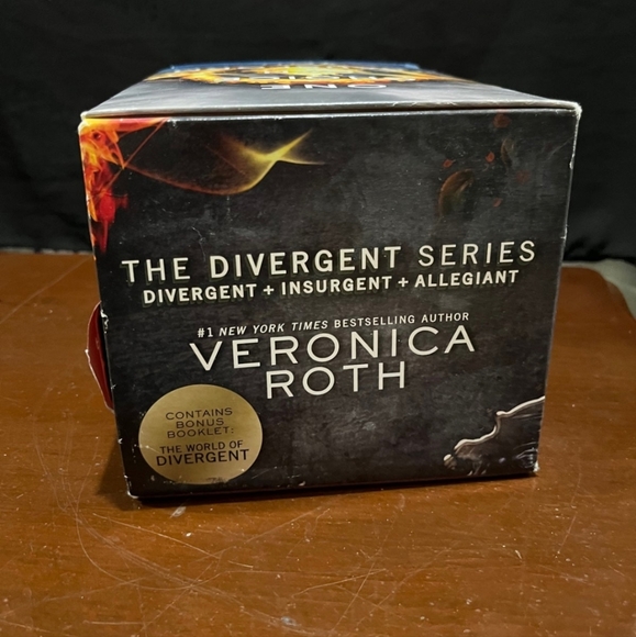 Divergent 4 Book Boxed Set - Picture 6 of 6